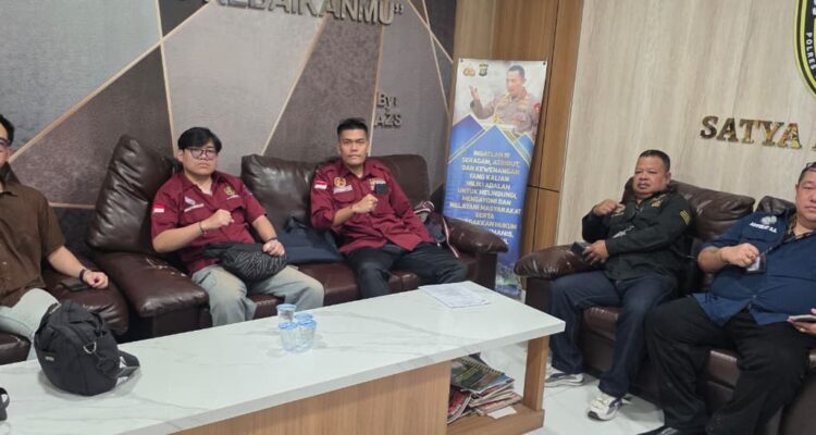 Doc. Tim kuasa hukum bersama saksi terlapor berada di lingkungan Polres Metro Jakarta Barat dalam rangka pendampingan selama proses pemeriksaan yang sedang berlangsung, Kamis (11/6/2026). Pendampingan dilakukan untuk memastikan terpenuhinya hak-hak hukum serta kelancaran proses pemeriksaan sesuai ketentuan yang berlaku.