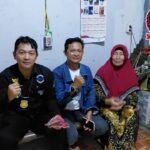 Sukindar, Ketua DPC dan PBH FERADI WPI Kota Semarang, menerima Ning Yetty saat konsultasi dan penyampaian pengaduan terkait sengketa rumah yang menjadi objek lelang di Kantor Hukum FERADI WPI DPC Kota Semarang, Jumat (12/6/2026). Pertemuan tersebut merupakan bagian dari proses pendampingan hukum dan pengumpulan keterangan awal sebelum upaya hukum lebih lanjut ditempuh.