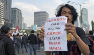 Mahasiswa Gelar Aksi di Jakarta, Sampaikan Tuntutan Evaluasi Kebijakan Ekonomi Pemerintah Doc. Para peserta aksi dari kalangan mahasiswa dan masyarakat menyampaikan aspirasi dalam demonstrasi di Jakarta, Jumat (12/6/2026). Aksi tersebut membawa sejumlah tuntutan terkait evaluasi kebijakan ekonomi, pengelolaan anggaran negara, stabilitas harga kebutuhan pokok, serta program-program pemerintah yang dinilai perlu mendapat perhatian dan kajian lebih lanjut.