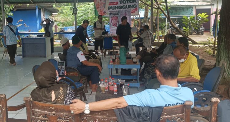 Doc. Suasana pelaksanaan Bakti Sosial Pengobatan Tradisional yang digelar DPC FERADI WPI Kota Bogor bekerja sama dengan Komunitas Topung Bogor Raya dalam rangka memperingati Hari Jadi Bogor (HJB) ke-544 di Padepokan Pada Kami, Kabupaten Bogor, Sabtu (13/6/2026). Kegiatan ini memberikan layanan terapi totok punggung gratis kepada masyarakat sebagai bentuk kepedulian terhadap kesehatan warga.