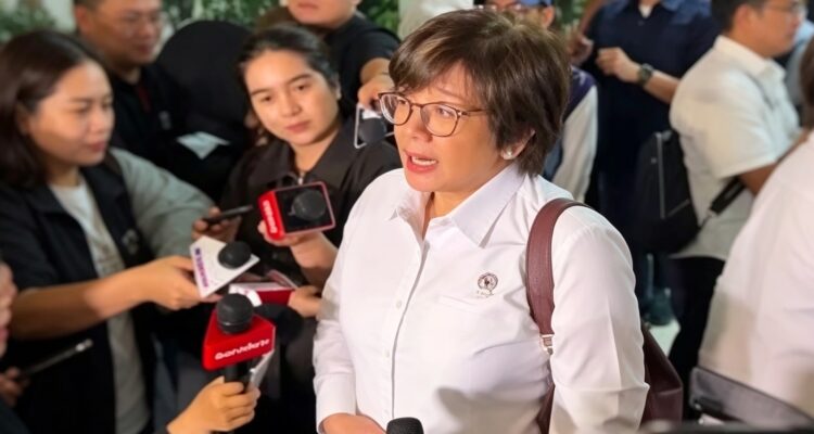 Doc. Arum Sari, Juru Bicara Badan Gizi Nasional (BGN), memberikan keterangan terkait evaluasi dan penyesuaian sasaran Program Makan Bergizi Gratis (MBG), termasuk kebijakan yang memfokuskan penerima manfaat pada kelompok prioritas gizi seperti ibu hamil, balita, dan anak pada fase 1.000 Hari Pertama Kehidupan.