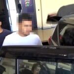 Doc. Petugas kepolisian melakukan penangkapan terhadap seorang pengacara berinisial BP terkait perkara yang sedang ditangani aparat penegak hukum. Wajah yang bersangkutan diburamkan oleh redaksi sebagai bentuk penghormatan terhadap asas praduga tak bersalah dan perlindungan identitas selama proses hukum masih berlangsung.