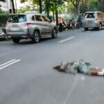 Doc. Suasana lokasi kecelakaan lalu lintas di Jalan Lauser, Kebayoran Baru, Jakarta Selatan, yang mengakibatkan seorang pelajar meninggal dunia, Kamis (18/6/2026). Redaksi memburamkan (blur) bagian korban pada foto guna menghormati privasi korban dan keluarga serta menghindari penayangan visual yang dapat menimbulkan dampak traumatis bagi pembaca.
