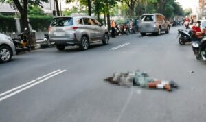 Siswi SMAN 6 Jakarta Meninggal dalam Kecelakaan di Jalan Lauser, Polisi Selidiki Penyebab Insiden Doc. Suasana lokasi kecelakaan lalu lintas di Jalan Lauser, Kebayoran Baru, Jakarta Selatan, yang mengakibatkan seorang pelajar meninggal dunia, Kamis (18/6/2026). Redaksi memburamkan (blur) bagian korban pada foto guna menghormati privasi korban dan keluarga serta menghindari penayangan visual yang dapat menimbulkan dampak traumatis bagi pembaca.