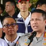 Doc. Kabid Humas Polda Metro Jaya Kombes Pol Budi Hermanto menyampaikan keterangan kepada awak media terkait pengamanan dan penanganan kericuhan yang terjadi saat pelaksanaan eksekusi di kawasan Hotel Sultan, Jakarta Pusat, Kamis (18/6/2026).