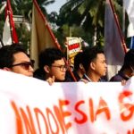 Doc. Sejumlah mahasiswa melakukan long march menuju Gedung DPR/MPR RI di kawasan Senayan, Jakarta, Jumat (19/6/2026), untuk menyampaikan aspirasi terkait sejumlah isu kebijakan pemerintah. Aksi berlangsung dengan pengawalan aparat kepolisian guna menjaga ketertiban dan kelancaran kegiatan.