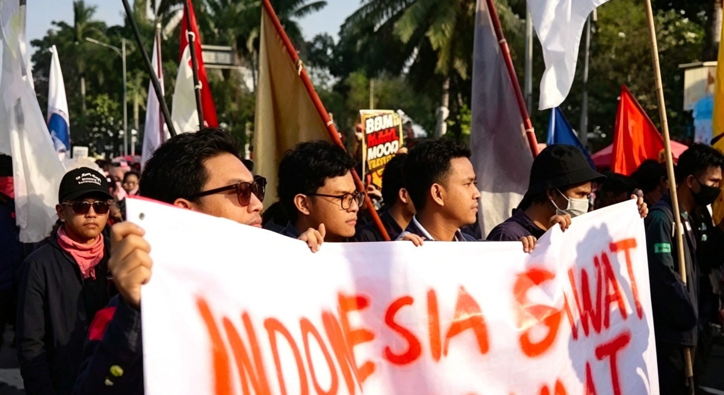 Doc. Sejumlah mahasiswa melakukan long march menuju Gedung DPR/MPR RI di kawasan Senayan, Jakarta, Jumat (19/6/2026), untuk menyampaikan aspirasi terkait sejumlah isu kebijakan pemerintah. Aksi berlangsung dengan pengawalan aparat kepolisian guna menjaga ketertiban dan kelancaran kegiatan.