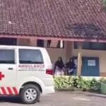 Doc. Suasana di depan SDN Kalipancur 02, Kecamatan Ngaliyan, Kota Semarang, Jumat (19/6/2026), pasca-insiden dugaan KDRT yang terjadi saat pengambilan rapor siswa. Sebuah ambulans terlihat terparkir di area depan sekolah untuk mengevakuasi korban yang mengalami luka dan mendapatkan penanganan medis lebih lanjut.