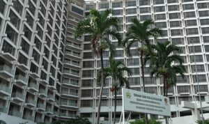 Pasca Eksekusi Hotel Sultan, Tim Mulai Inventarisasi Aset dan Pengosongan Area Doc. Tampak depan bangunan eks Hotel Sultan di kawasan Blok 15 Kompleks Gelora Bung Karno (GBK), Jakarta Pusat, Jumat (19/6/2026). Proses inventarisasi dan penataan aset dilakukan pasca-pelaksanaan eksekusi berdasarkan putusan pengadilan terkait sengketa pengelolaan lahan di kawasan tersebut.