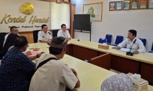 Doc. Suasana sesi pertemuan antara warga Kelurahan Ringin Arum, perwakilan GJL dan GAMAT-RI, dengan Kantor Pertanahan ATR/BPN Kabupaten Kendal di ruang kerja Kepala Kantor Pertanahan, Rabu (24/6/2026), yang membahas sejumlah persoalan administrasi dan status pertanahan di wilayah setempat.