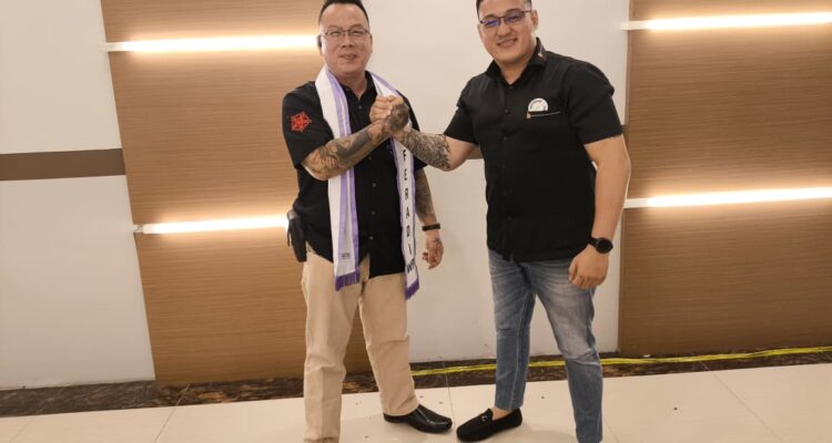 Doc. Ass.Adv. David Agus Winoto, C.PFW., C.MDF., C.JKJ., C.FTAX, Kadiv DPP FERADI WPI, bersama Ass.Adv. Jonathan GYB., C.PFW., C.MDF., C.JKJ., C.FTAX, Ketua DPC FERADI WPI Kabupaten Cilacap, saat melakukan pendampingan hukum dalam penanganan perkara dugaan penyalahgunaan tiga lembar cek senilai sekitar Rp1,5 miliar di DKI Jakarta. Keduanya menegaskan komitmen FERADI WPI untuk mengawal proses hukum secara profesional, objektif, dan tetap menjunjung tinggi asas praduga tak bersalah sesuai ketentuan peraturan perundang-undangan yang berlaku.