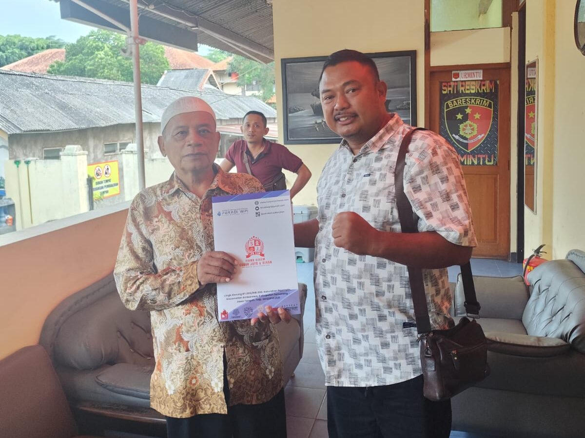 Doc. Mariyanto didampingi tim kuasa hukum dari FERADI WPI dan Firma Hukum Subur Jaya, di antaranya Ass.Adv. Dwi Agus Haryanto (Agus Polenk), saat berada di kantor kepolisian, menunjukkan berkas laporan terkait dugaan hilangnya satu unit kendaraan niaga miliknya. Perkara tersebut saat ini sedang dalam proses penanganan aparat penegak hukum, dengan tetap menjunjung tinggi asas praduga tak bersalah bagi seluruh pihak.