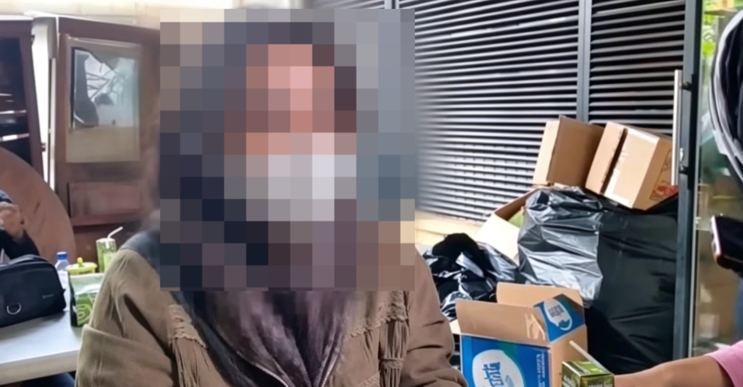 Doc. Salah seorang pelapor memberikan keterangan terkait dugaan pelecehan seksual verbal yang dilaporkan kepada Komisi I DPRD Kota Bekasi. Wajah pelapor disamarkan (blur) oleh redaksi untuk melindungi identitas, menjaga privasi, serta menghindari potensi intimidasi, stigma sosial, maupun dampak psikologis selama proses penanganan perkara masih berlangsung. Penyamaran identitas juga merupakan bagian dari penerapan prinsip perlindungan terhadap korban dan asas kehati-hatian dalam pemberitaan sesuai Kode Etik Jurnalistik.