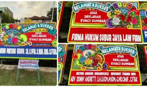 Doc. Karangan bunga ucapan selamat turut menghiasi lokasi Deklarasi EVACI Indonesia di Daima Gardenstay Hotel, Kota Padang, Minggu (28/6/2026). Karangan bunga tersebut menjadi bentuk apresiasi dan dukungan atas suksesnya penyelenggaraan deklarasi serta pelantikan kepengurusan EVACI Indonesia Periode 2026–2028, yang mengusung semangat kebersamaan "We Are Real Family."