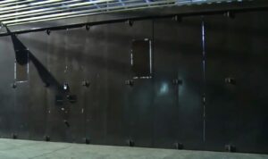 Doc. Tampak depan bangunan usaha percetakan di kawasan Senen, Jakarta Pusat, yang diduga menjadi lokasi penyekapan terhadap tiga karyawan. Kepolisian saat ini masih melakukan penyidikan untuk mengungkap kronologi, motif, serta pihak-pihak yang diduga terlibat dalam perkara tersebut.