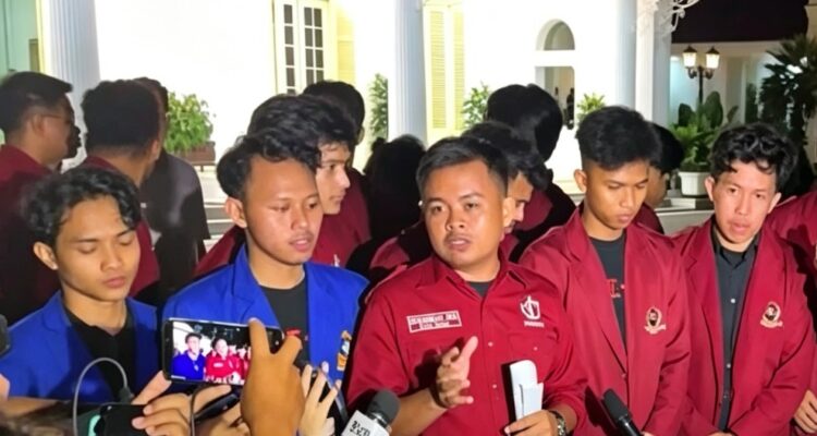 Doc. Sejumlah mahasiswa menggelar konferensi pers usai melakukan pertemuan dengan Wakil Presiden Republik Indonesia di Jakarta. Dokumentasi ini diambil sebelum hasil investigasi internal Universitas Bung Karno (UBK) terkait dugaan aliran dana dalam aksi demonstrasi diumumkan kepada publik.