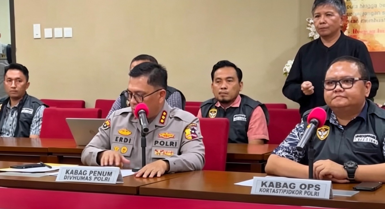Doc. Penyidik Korps Pemberantasan Tindak Pidana Korupsi (Kortas Tipikor) Polri menyampaikan perkembangan penanganan kasus dugaan korupsi jual beli BBM non-tunai antara PT Pertamina Patra Niaga dan PT Asmin Koalindo Tuhup dalam konferensi pers di Jakarta.