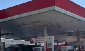 Doc. Ilustrasi. Area SPBU yang menampilkan papan penanda jenis bahan bakar minyak (BBM) Subsidi dana non-subsidi yang dipasarkan kepada masyarakat. Pemerintah bersama PT Pertamina (Persero) masih mengkaji kemungkinan penyesuaian harga BBM non-subsidi dengan mempertimbangkan perkembangan harga minyak mentah dunia dan kondisi pasar energi global.