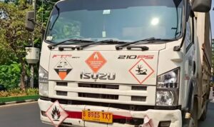 Doc. Truk boks yang terlibat dalam kecelakaan lalu lintas di persimpangan Unisma, Jalan Cut Meutia, Bekasi Timur, diamankan di lokasi kejadian. Kendaraan tersebut menjadi bagian dari barang bukti yang diperiksa penyidik untuk mengungkap penyebab pasti kecelakaan.