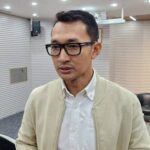 Doc. Juru Bicara Komisi Pemberantasan Korupsi (KPK), Budi Prasetyo, memberikan keterangan kepada awak media terkait perkembangan penanganan perkara dugaan korupsi di Kabupaten Kuantan Singingi, termasuk proses verifikasi laporan penolakan gratifikasi yang disampaikan Menteri Kehutanan Raja Juli Antoni. (Sumber Foto: KPK).