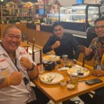 Doc. Adv. Donny Andretti dan Adv. Aprizal berdiskusi dalam pertemuan silaturahmi di Semarang, Jumat (3/7/2026). Pertemuan tersebut menjadi forum untuk bertukar pandangan mengenai penguatan komunikasi antarsesama advokat serta perkembangan isu-isu penegakan hukum di Indonesia.