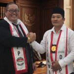 Doc. Adv. Donny Andretti dan Sukindar menghadiri salah satu kegiatan organisasi. Pertemuan tersebut menjadi bagian dari komunikasi dan koordinasi dalam penguatan struktur organisasi serta pembahasan program bantuan hukum bagi masyarakat.