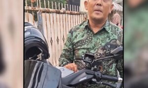 Doc. Tangkapan layar dari video yang beredar di media sosial memperlihatkan seorang pengendara sepeda motor masih berada di atas kendaraannya saat berada di trotoar di kawasan Jalan Kartini, Kota Depok. Identitas pengendara tidak ditampilkan dan gambar digunakan sebagai ilustrasi peristiwa yang menjadi perhatian publik.