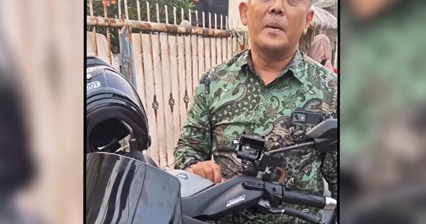 Doc. Tangkapan layar dari video yang beredar di media sosial memperlihatkan seorang pengendara sepeda motor masih berada di atas kendaraannya saat berada di trotoar di kawasan Jalan Kartini, Kota Depok. Identitas pengendara tidak ditampilkan dan gambar digunakan sebagai ilustrasi peristiwa yang menjadi perhatian publik.