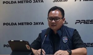Doc. Jajaran Polda Metro Jaya saat menggelar konferensi pers terkait pengungkapan kasus dugaan sindikat judi online berskala internasional yang diduga memanfaatkan ratusan rekening warga sebagai penampung aliran dana hasil perjudian, di Mapolda Metro Jaya.