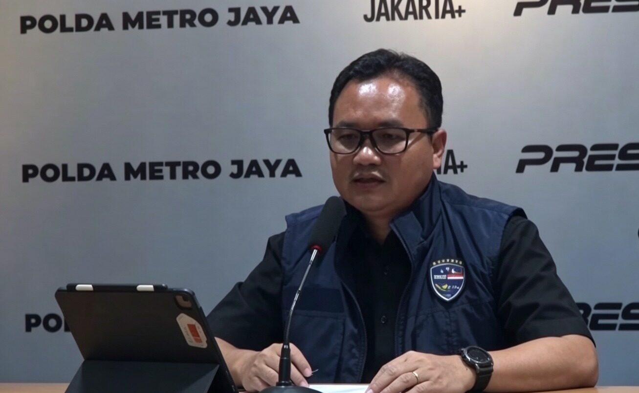 Doc. Jajaran Polda Metro Jaya saat menggelar konferensi pers terkait pengungkapan kasus dugaan sindikat judi online berskala internasional yang diduga memanfaatkan ratusan rekening warga sebagai penampung aliran dana hasil perjudian, di Mapolda Metro Jaya.