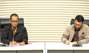 Doc. Perwakilan Komisi Pemberantasan Korupsi (KPK) memberikan keterangan kepada awak media dalam konferensi pers mengenai perkembangan penanganan Operasi Tangkap Tangan (OTT), termasuk penjelasan terkait proses penyidikan, evaluasi penindakan, serta temuan barang bukti dalam perkara yang sedang ditangani.