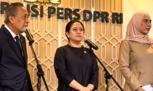 Doc. Ketua DPR RI, Puan Maharani, menyampaikan keterangan kepada awak media di Kompleks Parlemen, Senayan, Jakarta, Kamis (2/7/2026), terkait sorotan publik mengenai penunjukan sejumlah komisaris BUMN. Dalam kesempatan tersebut, Puan menegaskan pentingnya pengangkatan komisaris dilakukan berdasarkan profesionalisme, kompetensi, dan integritas.