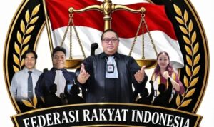 Doc. Ketua Dewan Pengawas dan Pembina LBH FERADI, Donny Andretti, bersama Ketua LBH FERADI Harriani Bianca, Sekretaris Yoshua Rivaldo, dan Bendahara Mohamad Farhan usai proses pengurusan tahapan pendirian LBH FERADI di Jakarta.