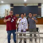 Doc. Ketua Umum DPP OA FERADI WPI, Adv. Donny Andretti, S.H., S.Kom., M.Kom., C.Md., C.PFW., C.MDF., C.JKJ., C.FTAX. (kanan), bersama Wakil Ketua Umum DPP OA FERADI WPI periode 2026–2030, Sukindar, S.H., C.PFW., C.MDF., C.JKJ., C.FTAX. (tengah), dan Kepala Divisi DPP OA FERADI WPI, Adv. Markus Wijaya, S.H. (kiri), usai penyerahan mandat kepengurusan di Semarang, Selasa (7/7/2026).