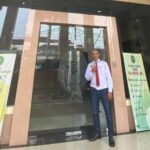 Doc. Kuasa Hukum Penggugat, Adv. Erwin Maulana, S.H., berada di area Pengadilan Agama Cibinong Kelas IA usai mendaftarkan gugatan pembatalan akta hibah dan sengketa waris dalam rangka pendampingan hukum secara pro bono bagi kliennya, Hj. Ma'anih, Rabu (8/7/2026).