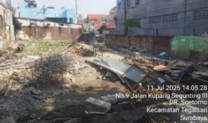 Doc. Kondisi area objek lahan di Jalan Kupang Segunting III No. 9, Kelurahan DR. Soetomo, Kecamatan Tegalsari, Kota Surabaya, yang menjadi titik pemantauan tim pengamanan. Hingga Sabtu (11/7/2026), situasi di lokasi dilaporkan aman, tertib, dan kondusif selama proses pengawasan berlangsung.