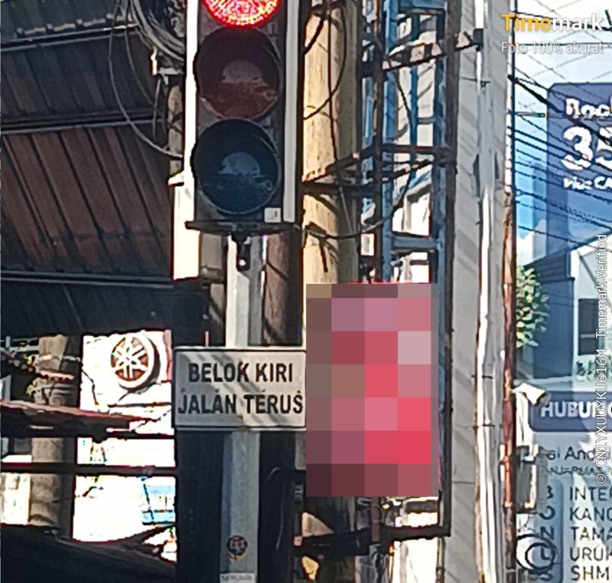 Doc. Salah satu spanduk yang terpasang di ruang publik di wilayah Kota Banjarmasin. Redaksi memburamkan (blur) isi spanduk pada foto sebagai bagian dari kebijakan editorial agar dokumentasi tidak dimaknai sebagai bentuk promosi atau publikasi terhadap pihak tertentu. Keberadaan media promosi tersebut menjadi perhatian warga yang berharap pengawasan terhadap pemasangan reklame dan spanduk di ruang publik terus ditingkatkan sesuai peraturan yang berlaku.