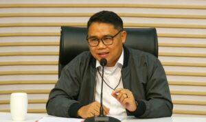 KPK Jelaskan Alasan Belum Ambil Alih Perkara yang Menjerat Eks Jampidsus Febrie Adriansyah Doc. Deputi Penindakan dan Eksekusi KPK, Asep Guntur Rahayu, menyampaikan keterangan kepada awak media dalam konferensi pers di Gedung Merah Putih KPK, Jakarta. Dalam kesempatan tersebut, Asep menjelaskan bahwa KPK belum mengambil alih penanganan perkara yang menjerat mantan Jaksa Agung Muda Tindak Pidana Khusus (Jampidsus) Febrie Adriansyah karena mekanisme pengambilalihan perkara harus memenuhi persyaratan sebagaimana diatur dalam Undang-Undang Nomor 19 Tahun 2019 tentang KPK.