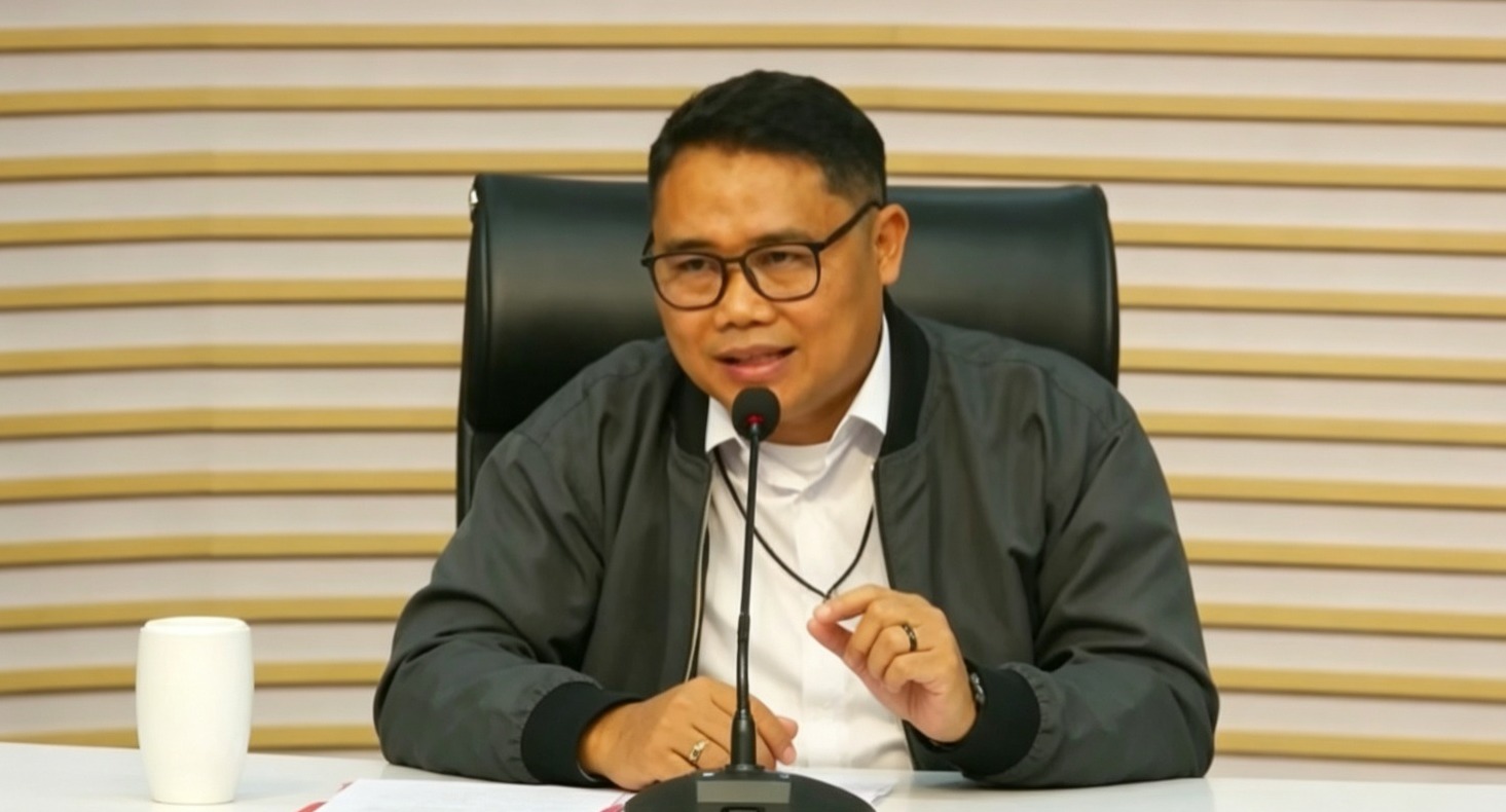 Doc. Deputi Penindakan dan Eksekusi KPK, Asep Guntur Rahayu, menyampaikan keterangan kepada awak media dalam konferensi pers di Gedung Merah Putih KPK, Jakarta. Dalam kesempatan tersebut, Asep menjelaskan bahwa KPK belum mengambil alih penanganan perkara yang menjerat mantan Jaksa Agung Muda Tindak Pidana Khusus (Jampidsus) Febrie Adriansyah karena mekanisme pengambilalihan perkara harus memenuhi persyaratan sebagaimana diatur dalam Undang-Undang Nomor 19 Tahun 2019 tentang KPK.
