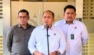 Doc. Juru Bicara Kejaksaan Agung RI sekaligus Kepala Pusat Penerangan Hukum (Kapuspenkum), Anang Supriatna, S.H., M.H., menyampaikan keterangan kepada awak media dalam konferensi pers di Gedung Kejaksaan Agung RI, Jakarta, Rabu (15/7/2026), terkait perkembangan verifikasi administrasi perkara dan barang bukti yang dilimpahkan penyidik Polri dalam penanganan perkara yang melibatkan Febrie Adriansyah.