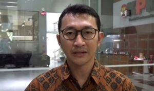 KPK Geledah Rumah Anggota BPK Bobby Adhityo Rizaldi, Sita Barang Bukti Elektronik Terkait Dugaan Suap Audit Doc. Juru Bicara KPK Budi Prastyo menyampaikan keterangan pers terkait perkembangan penyidikan dugaan tindak pidana korupsi di Kabupaten Muara Enim, termasuk penggeledahan di kediaman seorang anggota BPK RI, dalam konferensi pers di Gedung Merah Putih KPK, Jakarta. KPK menegaskan proses penyidikan dilakukan berdasarkan alat bukti dan sesuai ketentuan hukum yang berlaku.