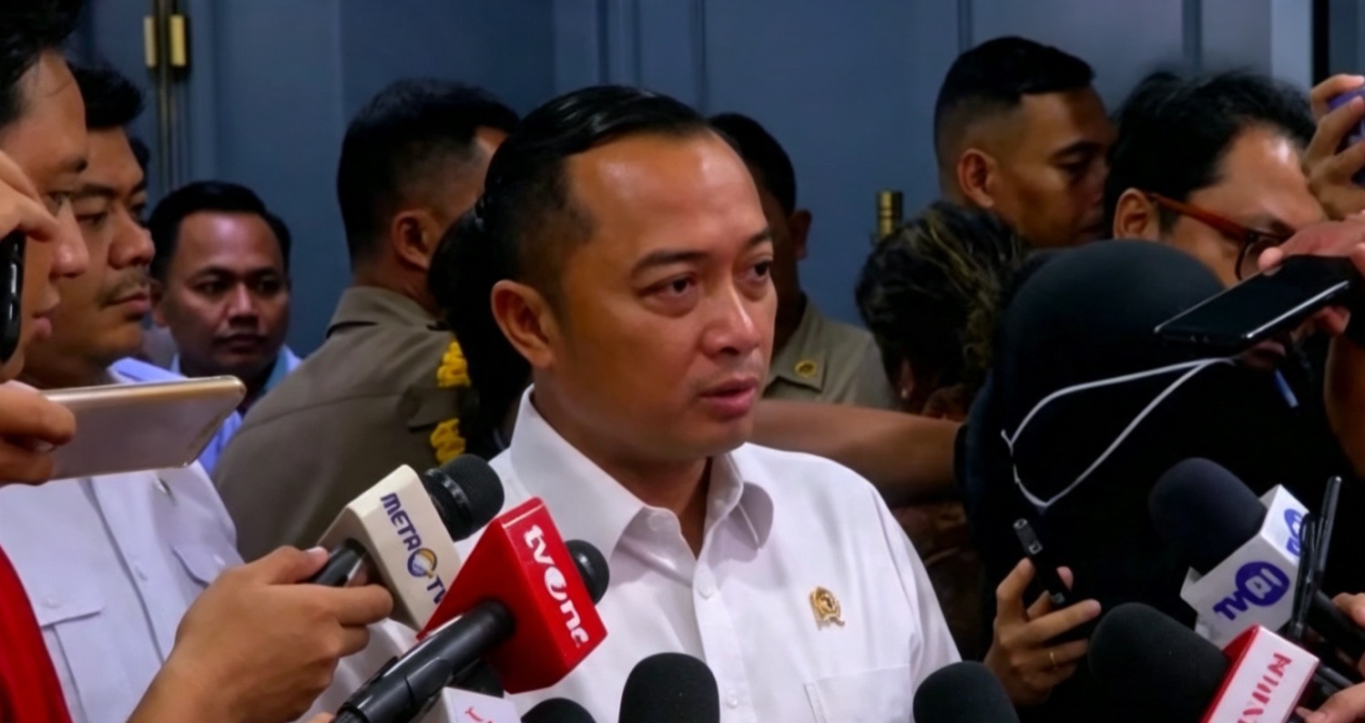 Doc. Menteri Sekretaris Negara (Mensesneg) Prasetyo Hadi memberikan keterangan kepada awak media di Jakarta terkait proses usulan calon Jaksa Agung Muda Bidang Tindak Pidana Khusus (Jampidsus). Prasetyo menyatakan surat usulan dari Jaksa Agung telah diterima dan saat ini sedang diproses sesuai mekanisme Tim Penilai Akhir (TPA) sebelum keputusan Presiden ditetapkan.