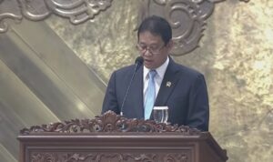 Doc. Menteri Keuangan Purbaya Yudi Sadewa menyampaikan paparan mengenai kondisi fiskal, termasuk perkembangan rasio utang pemerintah terhadap Produk Domestik Bruto (PDB), dalam rapat kerja bersama DPR RI di Kompleks Parlemen, Senayan, Jakarta. Paparan tersebut menjadi bagian dari pembahasan kebijakan fiskal dan pengelolaan keuangan negara. (Sumber Foto: DPR RI)