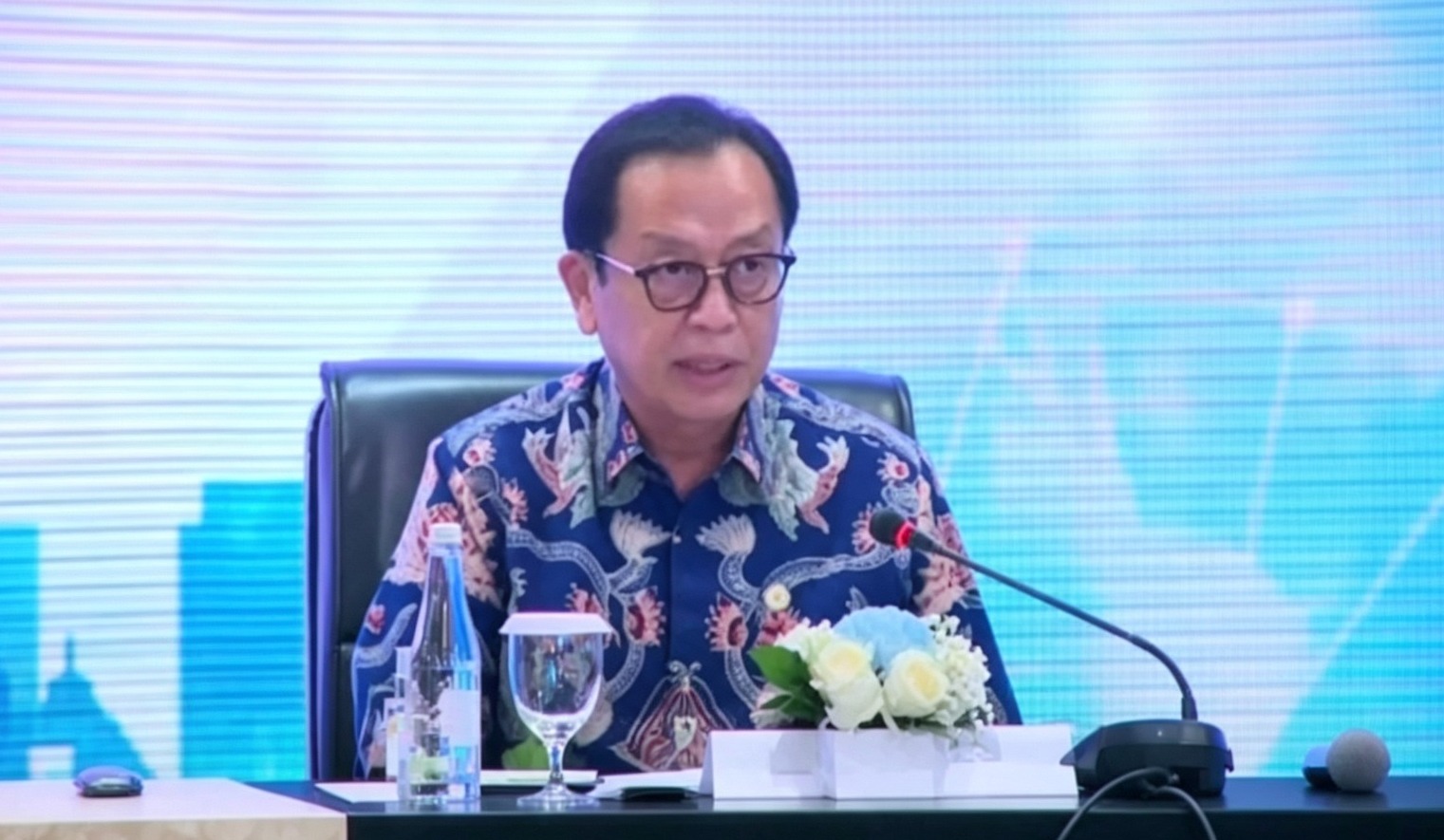 Doc. Kepala Eksekutif Pengawas Perbankan Otoritas Jasa Keuangan (OJK), Dian Ediana Rae, menyampaikan paparan mengenai peningkatan laporan transaksi keuangan mencurigakan yang berkaitan dengan perjudian daring serta langkah penguatan pengawasan sektor perbankan dalam sebuah forum bersama pemangku kepentingan di Jakarta.