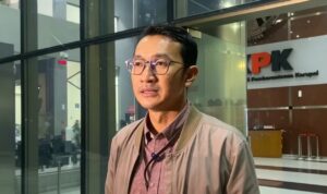 Doc. Juru Bicara Komisi Pemberantasan Korupsi (KPK) Budi Prasetyo memberikan keterangan kepada awak media mengenai perkembangan penanganan laporan gratifikasi serta proses penyidikan dugaan tindak pidana korupsi yang tengah ditangani KPK di Gedung Merah Putih KPK, Jakarta.