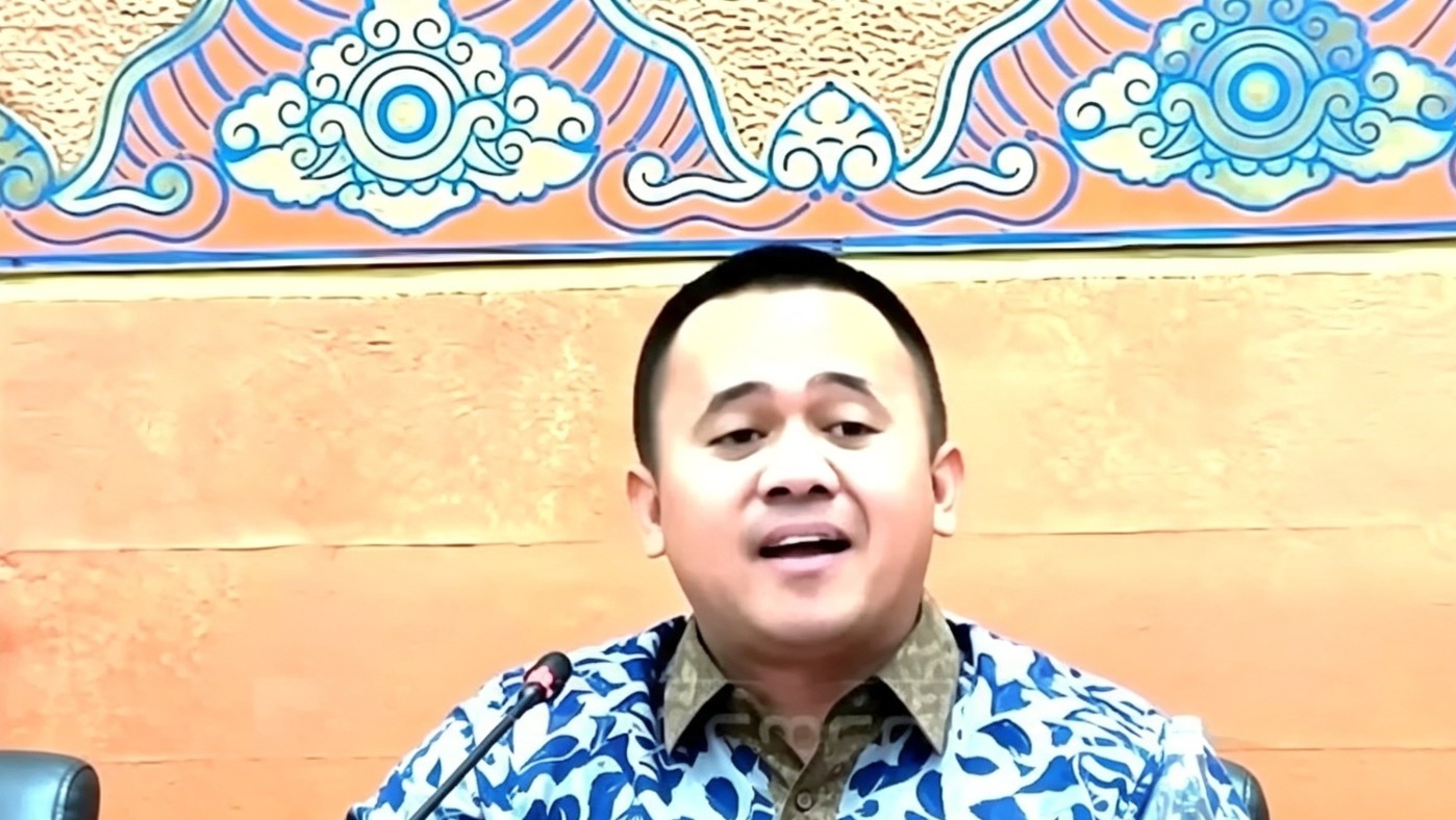 Doc. Anggota Komisi VI DPR RI Mufti Anam menyampaikan pandangan dan pertanyaan dalam rapat kerja bersama Kementerian Koperasi di Kompleks Parlemen, Senayan, Jakarta, Rabu (15/7/2026). Dalam rapat tersebut, Mufti mempertanyakan informasi yang beredar mengenai dugaan pengadaan kipas angin senilai Rp1,8 triliun untuk program Koperasi Desa/Kelurahan Merah Putih serta meminta penjelasan yang didukung data dan dokumen resmi. Foto: DPR RI.