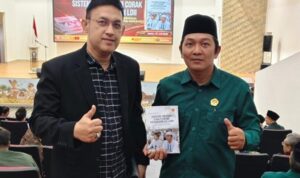 Bedah Buku di Undip Bahas Sistem Pendidikan LDII dan Konsep Profesional Religius Doc. PC LDII Kecamatan Ngaliyan, Sukindar, mengikuti kegiatan Bedah Buku Sistem, Model dan Corak Pendidikan LDII dalam Platform Profesional Religius dari Sabang Sampai Merauke di Art Center Universitas Diponegoro (Undip), Semarang, Sabtu (18/7/2026). Kegiatan tersebut menghadirkan unsur pemerintah, akademisi, penulis buku, dan peserta dari berbagai daerah untuk membahas konsep pendidikan berbasis profesionalisme dan nilai-nilai religius.