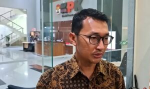 KPK Tak Proses Laporan Gratifikasi, Menhut Sebut Amplop Dikembalikan, Suhardiman Bantah Pernah Meninggalkannya Doc. Juru Bicara Komisi Pemberantasan Korupsi (KPK), Budi Prasetyo, memberikan keterangan kepada awak media di Gedung Merah Putih KPK, Jakarta, terkait perkembangan penyidikan perkara dugaan gratifikasi yang melibatkan Bupati nonaktif Kabupaten Kuantan Singingi (Kuansing). KPK menyatakan proses penyidikan masih berlangsung dengan mendalami keterangan para saksi, dokumen, serta barang bukti yang telah dikumpulkan sesuai ketentuan hukum yang berlaku.