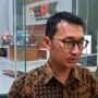 Doc. Juru Bicara Komisi Pemberantasan Korupsi (KPK), Budi Prasetyo, memberikan keterangan kepada awak media di Gedung Merah Putih KPK, Jakarta, terkait perkembangan penyidikan perkara dugaan gratifikasi yang melibatkan Bupati nonaktif Kabupaten Kuantan Singingi (Kuansing). KPK menyatakan proses penyidikan masih berlangsung dengan mendalami keterangan para saksi, dokumen, serta barang bukti yang telah dikumpulkan sesuai ketentuan hukum yang berlaku.