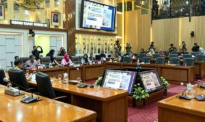 Kepala BGN Absen dalam RDP Komisi IX DPR, Wakil Kepala Sampaikan Laporan Keuangan 2025 Doc. Suasana Rapat Dengar Pendapat (RDP) Komisi IX DPR RI bersama Badan Gizi Nasional (BGN) di Kompleks Parlemen, Senayan, Jakarta, Jumat (17/7/2026). Rapat membahas Laporan Keuangan BGN Tahun Anggaran 2025 yang telah diaudit Badan Pemeriksa Keuangan (BPK), dengan agenda dipimpin Komisi IX DPR RI dan dihadiri perwakilan BGN yang diwakili Wakil Kepala BGN, Agustina Arumsari.